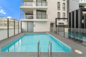 Two Bedroom Apt in Heart of Canberra with Parking, Canberra